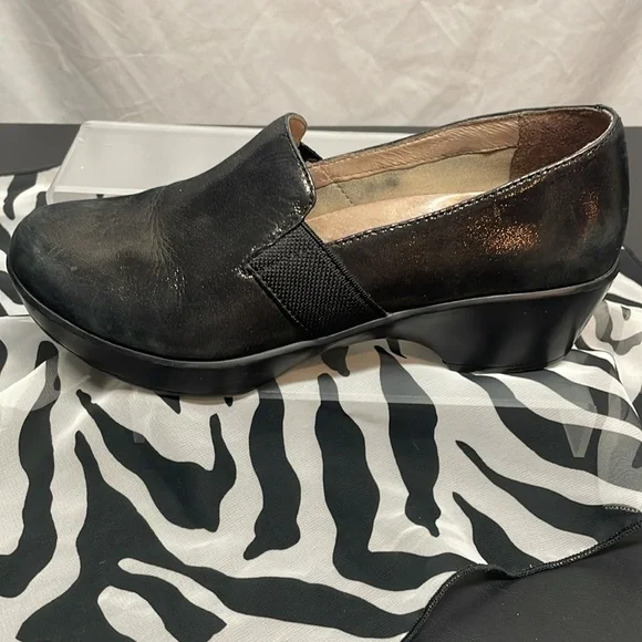 Dansko Jessica Platform loafer, black metallic slip on, size 39 - Picture 5 of 6